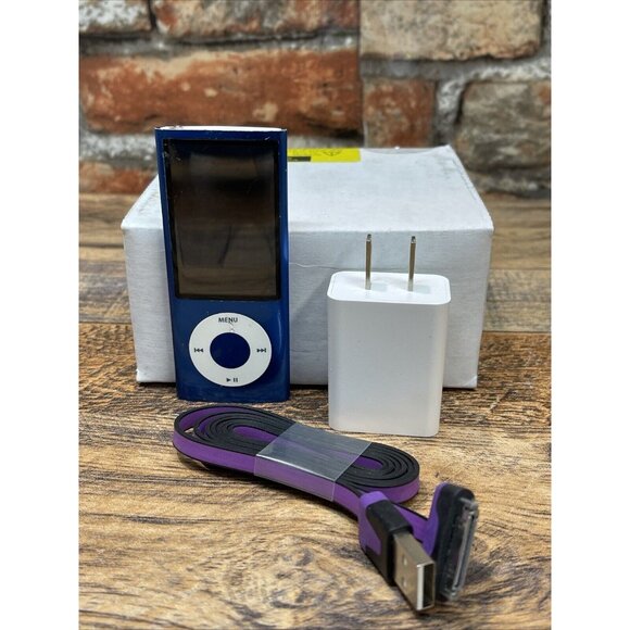 Apple ipod nano 5th Generation 16GB Blue Model:A1320 W/ Cable & Adapter - Picture 1 of 4